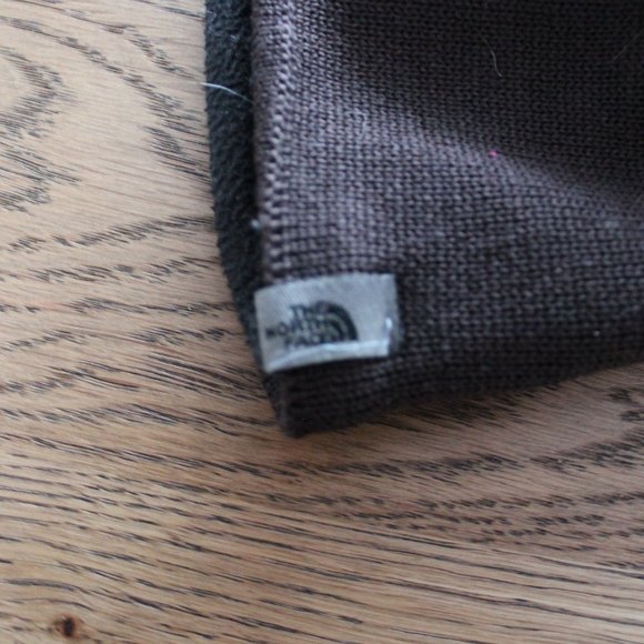 North Face Vintage Women Winter Hat Brown with Beige Floral embroidery - Picture 2 of 3